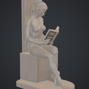 Peut inclure: Une sculpture en pierre de couleur beige clair représentant une silhouette assise sur un bloc, lisant un livre ouvert. La silhouette a les cheveux attachés et est placée sur une base ovale plate avec un dossier rectangulaire derrière le siège.