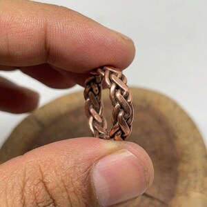 Flätad kedjering i ren koppar - Elegant stapelbart unisex-armbandsmycke