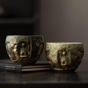 Handgjord Buddha-tekopp i keramik: Zen Gongfu asiatisk keramik, gulddetaljer