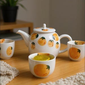Bule de chá artesanal com estampa de limão, bule de cerâmica com design de frutas, decoração rústica para cozinha estilo fazenda, presente exclusivo para amantes de chá, cerâmica branca e amarela.