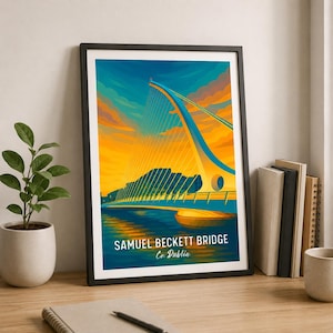 Peut inclure: Impression d'art encadrée représentant le pont Samuel Beckett à Dublin, Irlande. L'œuvre d'art met en valeur le pont contre un ciel vibrant aux teintes d'orange, de bleu et de jaune. Le pont est représenté dans un design moderne et stylisé, avec le texte "SAMUEL BECKETT BRIDGE Co. Dublin" en bas.