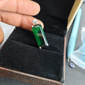 Pendentif en argent massif 925 certifié naturel avec 15 pierres précieuses en vrac émeraude vertes