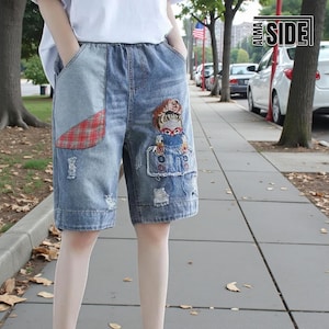 Baggy Denim Shorts | Printed Wide Leg Jorts | Daily Wear | Harajuku Streetwear Style

Light wash denim shorts with cartoon patch design and relaxed baggy streetwear fit
