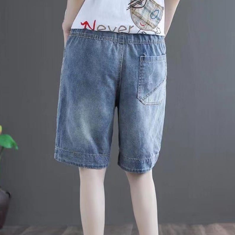 Baggy Denim Shorts | Printed Wide Leg Jorts | Daily Wear | Harajuku Streetwear Style

Light wash denim shorts with cartoon patch design and relaxed baggy streetwear fit