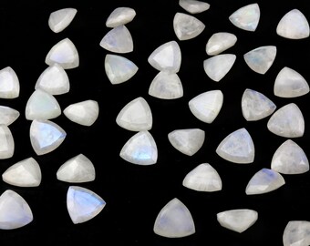 Unique moonstone trillion,moonstone gemstone,trillion cut gemstone,trillion stone,triangle stones,white moonstone,white Labradorite
