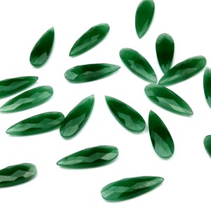 Green onyx briolette,Green briolette,green gemstone,green onyx stone,teardrop stone,green emerald stone,emerald gemstone,emerald briolette