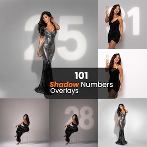 Può includere: Una collezione digitale intitolata 101 Shadow Numbers Overlays che presenta vari esempi fotografici di persone in abbigliamento formale in posa davanti a numeri proiettati dalla luce, inclusi 25, 81 e 28, mostrando diversi effetti di luce.