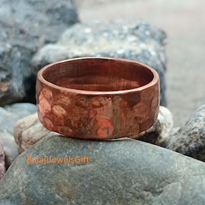 Anello in rame martellato, stile rustico vichingo, gioiello curativo per l'artrite, anello a fascia in rame puro, stile rustico vichingo, gioiello unisex fatto a mano