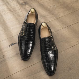 Zapatos de hombre con hebilla y estampado de cocodrilo – Zapatos formales de cuero negro hechos a mano, estilo para negocios y bodas. imagen 4