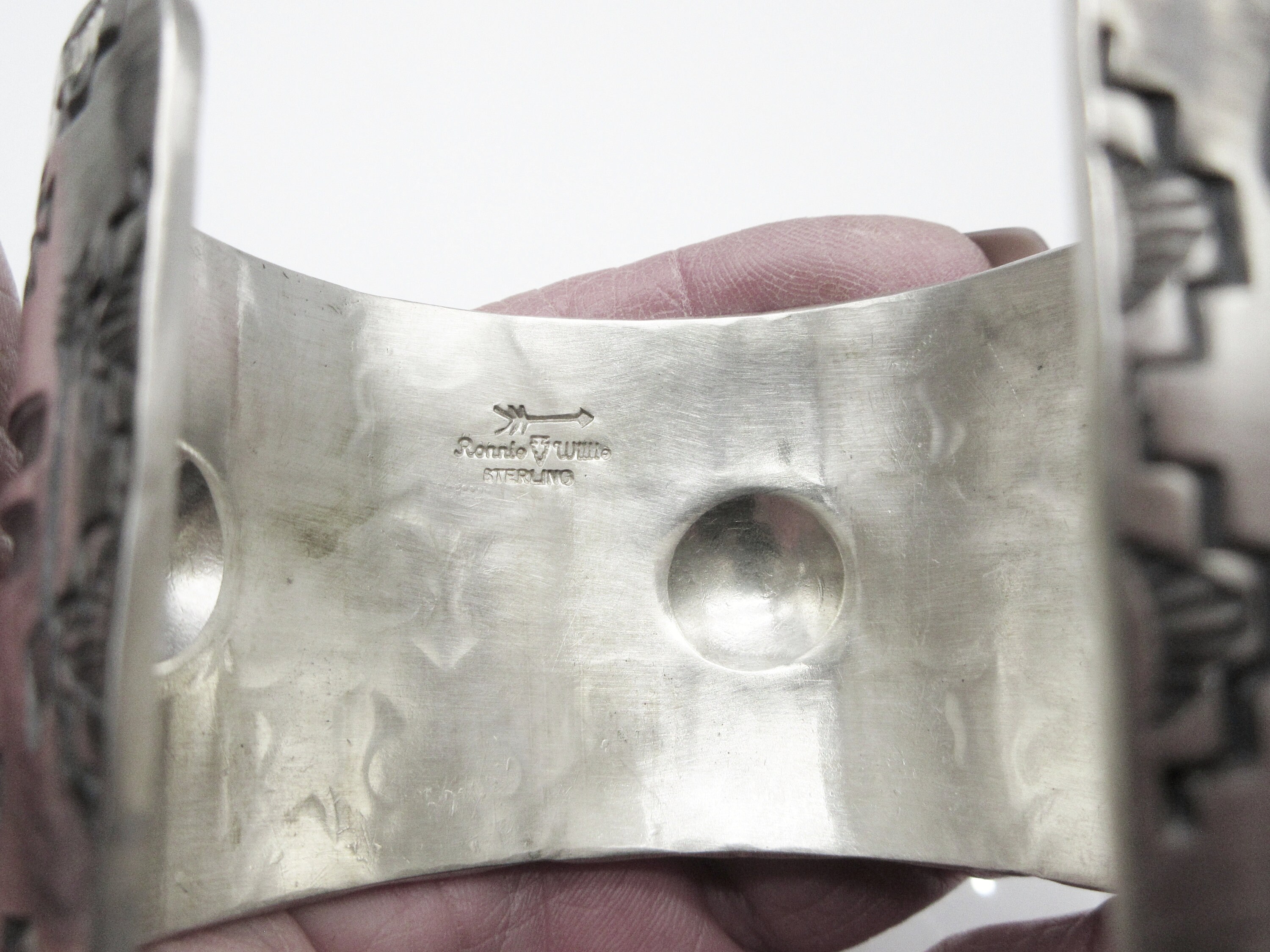 ナバホ族 NAVAJO RONNIE WILLE ロニーウィリー インディアンジュエリー コーラル ブレスレット シルバー スターリング 　190415KK Lonnie Willieロニーウィリー作 ターコイズペンダント