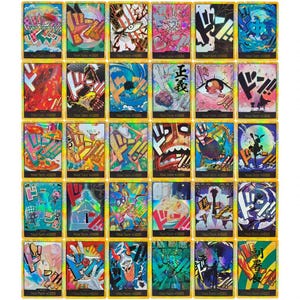 Puede incluir: Una colección de cartas coleccionables con detalles holográficos. Cada carta presenta ilustraciones vibrantes con colores llamativos y diseños dinámicos. Algunas cartas tienen texto japonés y la frase "Your Turn +1000". Las cartas tienen un borde dorado.