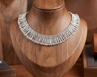 Collar con borde de encaje dorado: elegante gargantilla minimalista con volantes para mujer.