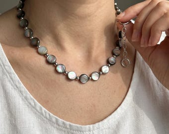 Collar de nácar negro - Gargantilla de concha iridiscente - Collar bohemio con cuentas - Regalo para ella