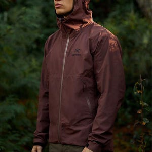 Giacca Arcteryx Alpha SV da uomo, giacca hardshell impermeabile GORE-TEX Pro per alpinismo.