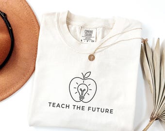 Comfort Colors Teach The Future Shirt, Vintage Apple Teacher T-Shirt 1717, Retro Minimalist Lightbulb Classroom Women Graphic Tee