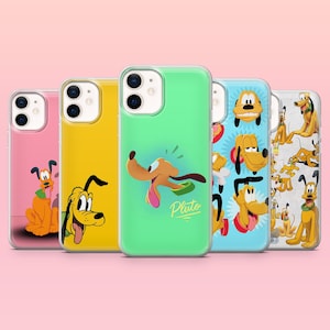 Puede incluir: Cinco fundas para smartphone con el personaje de Disney Pluto. Las fundas son de color rosa, amarillo, verde claro con el texto Pluto, azul claro con un patrón repetido de la cara de Pluto y una funda transparente con un patrón de Pluto.