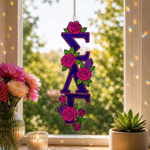 Sigma Lambda Gamma Sonnenfänger, SLG-Sorority-Fensterhänger in Rosa und Lila, Wandbild mit Amethyst-Blumen-Effekt in Buntglasoptik, Geschenkidee für Studentenverbindungen