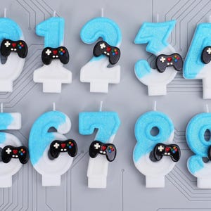 Vela de cumpleaños con el número de un jugador / Adorno para pastel con forma de mando de videojuego, purpurina azul degradada