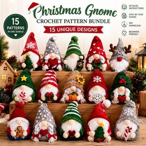 Könnte beinhalten: Eine digitale Grafik für ein Häkelmuster-Paket für Weihnachtswichtel mit 15 einzigartigen Designs. Das Bild zeigt 15 gehäkelte Wichtelfiguren mit verschiedenen Mützen, Accessoires und Farben, die auf Holzregalen mit Textüberlagerungen angeordnet sind.