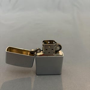 Vintage 2005 Zippo winddicht Feuerzeug Silber Ton Plain EDC C 05 Bild 6