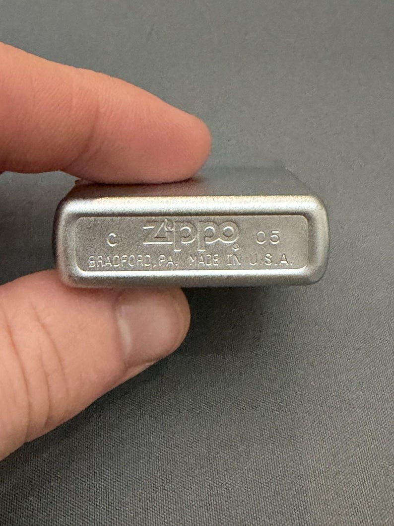 Vintage 2005 Zippo winddicht Feuerzeug Silber Ton Plain EDC C 05 Bild 5