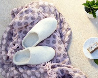 Spa slippers felted from white organic wool, slide slippers