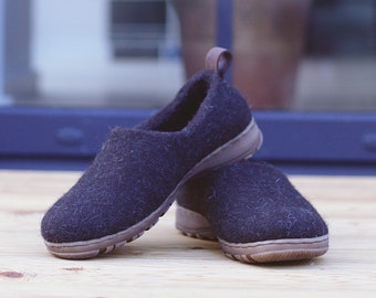 READY to SHIP Dark brown eco friendly shoes in size EU37/US womens 6.5, felted boiled wool clogs