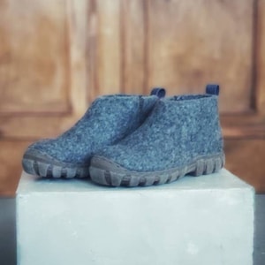 Felt wool short ankle boots in natural gray wool, flat bottom shoes, flat ankle boots