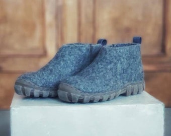 Felt wool short ankle boots in natural gray wool, flat bottom shoes, flat ankle boots