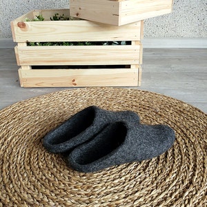 Felt slippers in dark gray felted wool from cruelty free farms