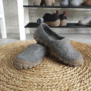 Felt wool outdoor shoes in Grey with sturdy rugged rubber soles image 1