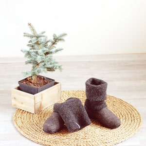 Boiled wool shoes from organic wool with rubber soles and knitted uppers 画像 3