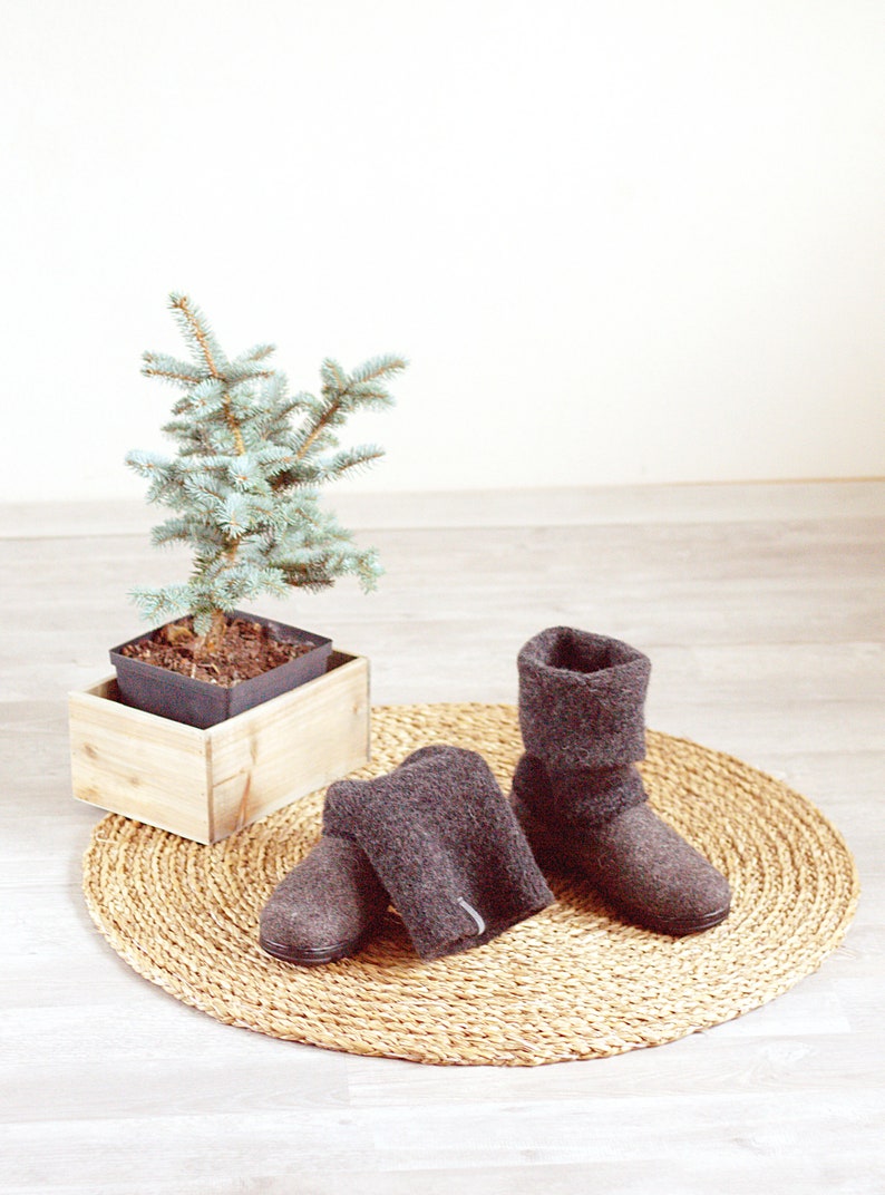 Boiled wool shoes from organic wool with rubber soles and knitted uppers 画像 3