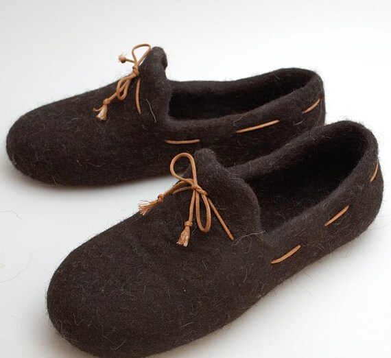 mens slippers 11.5