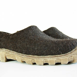 Felt wool outdoor shoes in Grey with sturdy rugged rubber soles image 6