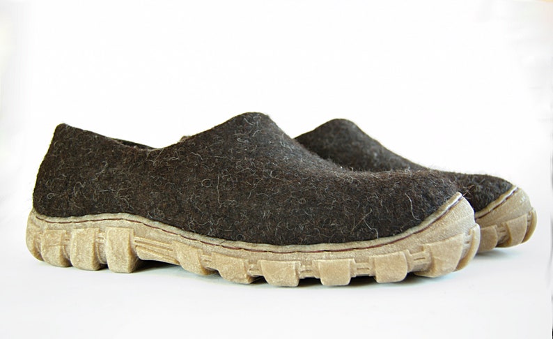 Felt wool outdoor shoes in Grey with sturdy rugged rubber soles image 6