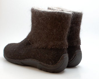 Handmade Winter Mens boots in brown - shoes for men - boots for men - Felt Shoes - Ankle Boots - wool shoes