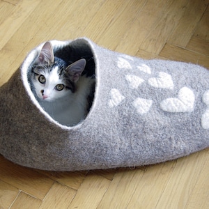 Cat cave Cat bed Cat house Pet furniture Handmade felted cat house of natural undyed grey wool Made to order Gift for cat lover 画像 1