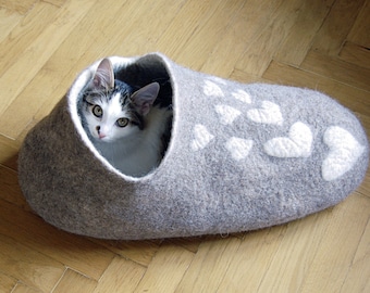 Cat cave - Cat bed - Cat house - Pet furniture - Handmade felted cat house of natural undyed grey wool - Made to order - Gift for cat lover