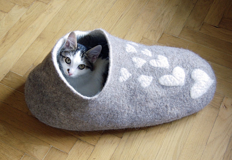 Cat cave Cat bed Cat house Pet furniture Handmade felted cat house of natural undyed grey wool Made to order Gift for cat lover 画像 1