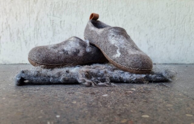 woolen clogs