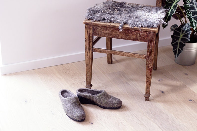 READY to SHIP Felted wool wedge clogs for woman in dark gray with moss coloured silk size EU39us women/'s 8.5