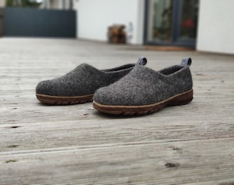 Wool shoes for women in dark gray with rubber soles