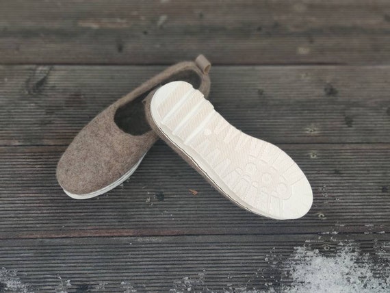 Sporty Flexible Sole Felted Shoes for Women in Cappuccino Wool