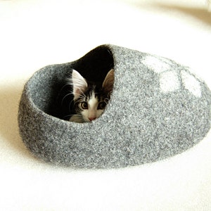 Pet bed - Cat bed - Cat cave - puppy bed - cat house - pet furniture - Custom gray hand-felted eco friendly cat bed S M L size handmade