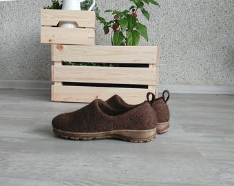 Zapatos de invierno para mujer de lana natural con suela de goma.
