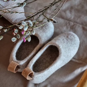 Beige slippers for girls, felted natural wool from cruelty free farms