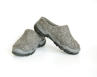 Grey kids clogs, rubbertoe shoes from natural eco wool