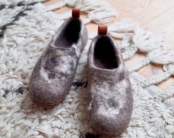 Comfortable clogs with wild decor, ethical shoes from 100% cruelty free wool