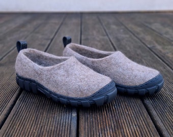 Wool boots for men in grey wool with rugged soles  - Handmade Mens Shoes - Gray Men Shoes - Travel Shoes - Felt handcrafted mens boots